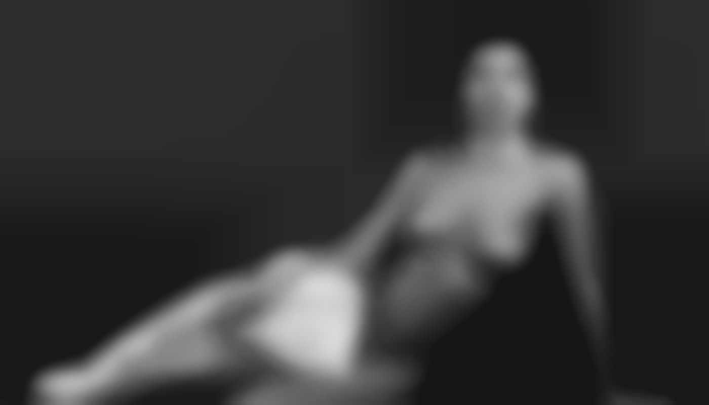 Exploration des thèmes de confiance et d'intimité dans la photographie boudoir